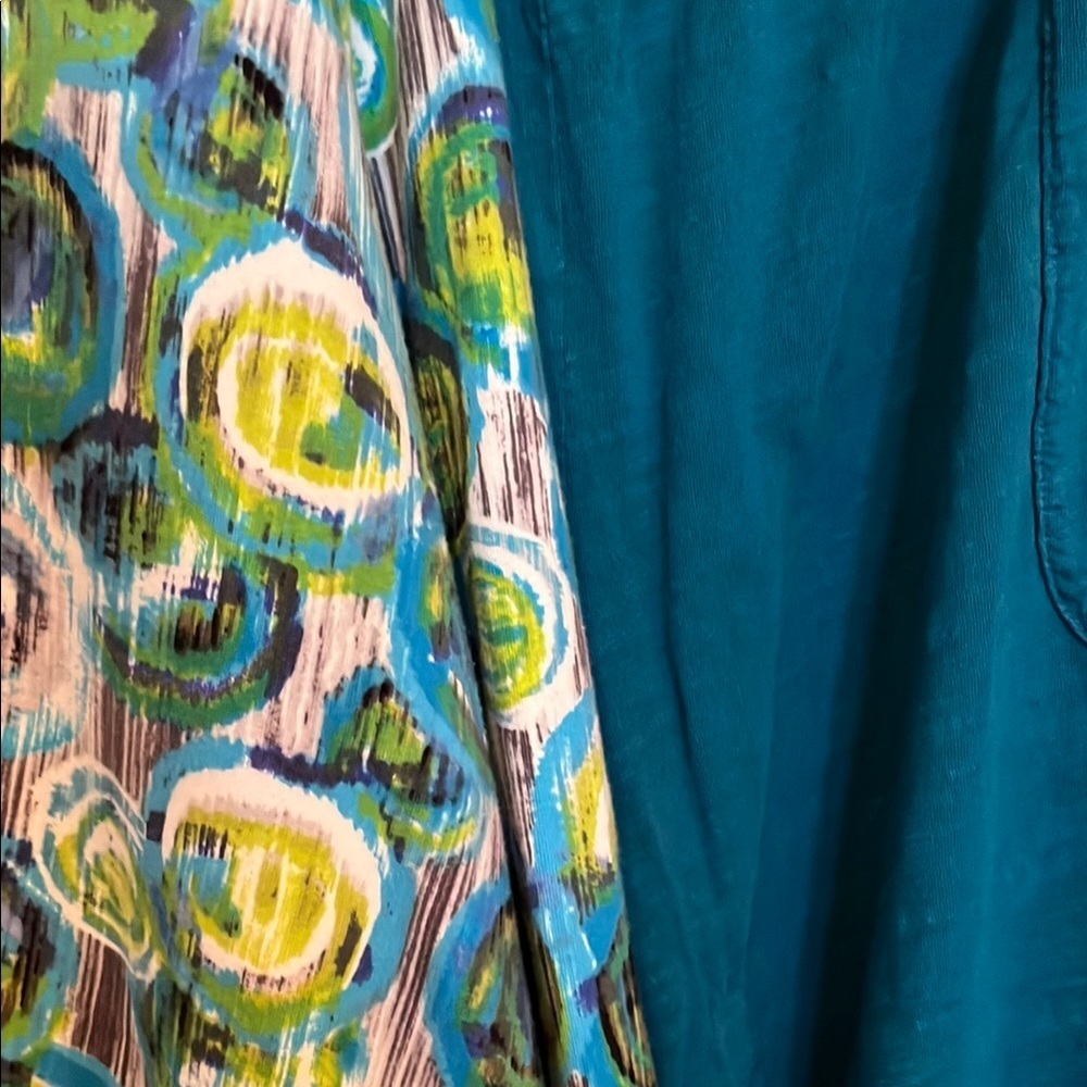 # Multicolor 2X Patterned Top & Capri Set - Picture 6 of 7